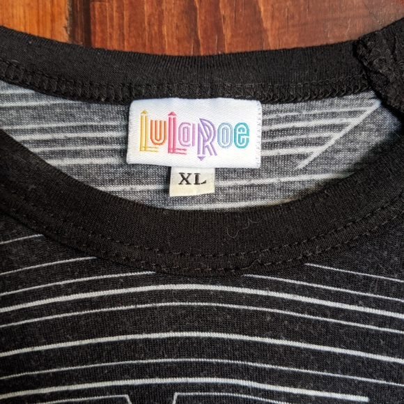 LuLaRoe raglan top - Picture 2 of 2
